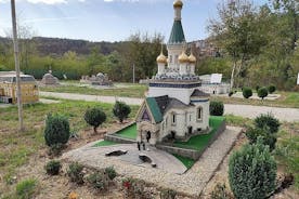 Guide og inngang til Mini Bulgaria Park nær Veliko Tarnovo