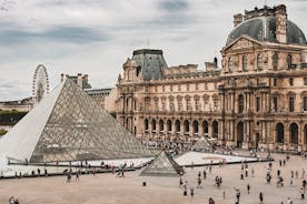 Billett til Louvre-museet og valgfri cruise på Seinen