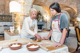 Deel je Pasta Love: kleine groep Pasta en Tiramisu-klasse in Assisi