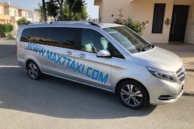 Transfert privé de l'aéroport de Larnaca à Limassol jusqu'à 7 (pax) en taxi 7 places