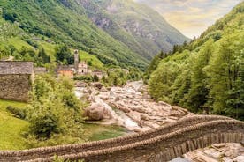 Valle Verzasca: presa Ascona 007 y natación de aguas cristalinas
