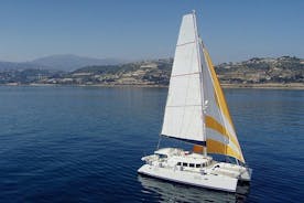 Viagem de um dia em um catamarã à vela na Sardenha