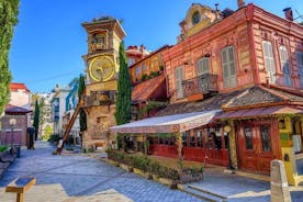 Very Friendly Tbilisi Walking Tour (degustação de vinhos e teleférico)