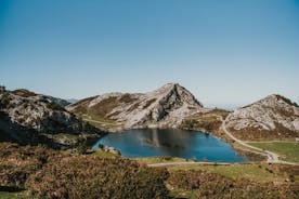 Koko päivän retki Covadongan ja Santillanan järville Santanderista