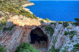 Excursion en yacht dans la grotte d'Ulysse au départ de Korcula