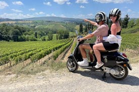 Tour del Chianti in Vespa con San Gimignano e pranzo incluso