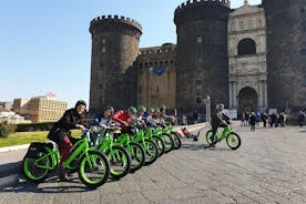 FAT电动自行车带导游的那不勒斯之旅