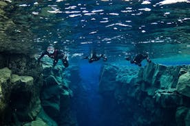 Excursão para mergulho com snorkel em Silfra com embarque