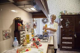 Esperienza culinaria nella casa di un locale di Ostuni con show cooking
