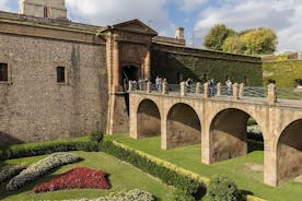 Barcelona: Cidade Velha, Castelo de Montjuic e Teleférico para Grupos Pequenos