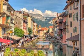 Private Self-Guided Scavenger Hunt and Best Landmarks in Annecy