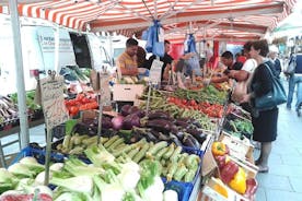 Vierailu paikallisilla markkinoilla ja yksityinen ruoanlaittokurssi Cesarinan kotona Modenassa