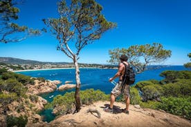 Aventura diurna na Costa Brava: caminhada, mergulho com snorkel, salto de penhasco e refeição