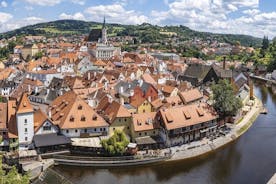 Český Krumlovin turistikohokohdat yksityisellä puolen päivän kiertueella paikallisen kanssa