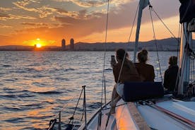 Barcelona Sunset Cruise með opnum Cava bar og staðbundnu kampavíni