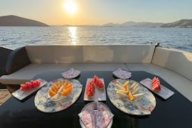 Bodrum privé motorjacht zonsondergangtour met diner gedurende 3 uur 