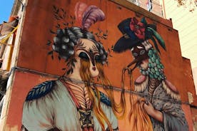 Wandeltocht door straatkunst, sculpturen en moorden in Barcelona