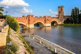 Verona: Welcome Private Tour com um local