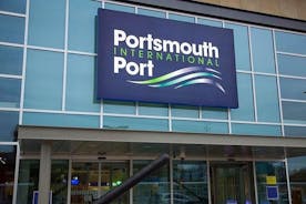 Traslado privado ida y vuelta desde el aeropuerto de Londres o LHR al puerto de cruceros de Portsmouth
