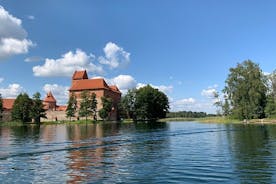 Dagstur ut i Vilnius: Paneriai Holocaust Park, Trakai Slott, Medeltida Kernave