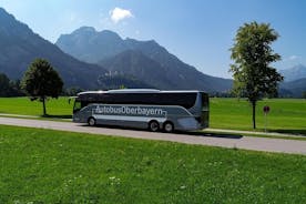Passeio de um dia em ônibus de luxo pelos Castelos de Neuschwanstein e Linderhof para grupos pequenos saindo de Munique