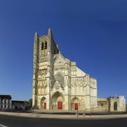 Photo of panoramic view of the city of Clermont-Ferrand with its cathedral, France.