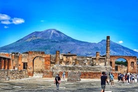 Opastettu Pompejin ja Vesuviuksen kierros, lounas ja sisäänpääsyliput sisältyvät hintaan