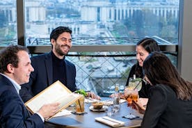 Tour de París: almuerzo en la Torre Eiffel, crucero en barco y visita al Louvre