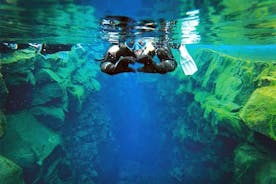 Snorkeling tra i continenti a Silfra con foto incluse