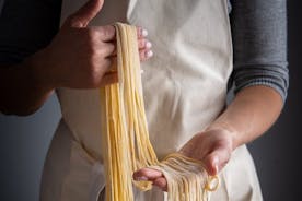 Lezione di pasta e pasto di cucina casalinga nella campagna di Spoleto