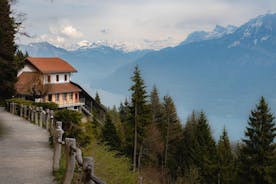 Eksklusiv privat guidet tur gennem Interlakens historie med en lokal