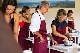 Aula de culinária na casa de família perto do Lago Garda