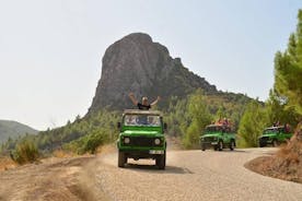 Descubra as montanhas Taurus com o Belek Jeep Safari Tour