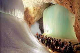 Excursão privada às cavernas de gelo, cachoeiras e salinas de Salzburgo