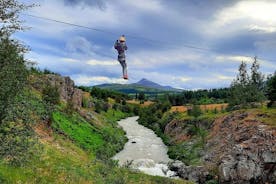 Zipline-Abenteuer durch die Schlucht des Flusses Glerárgil in der Stadt Akureyri