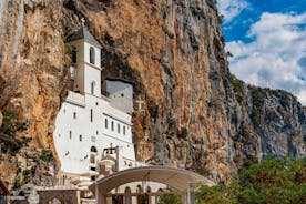 Mosteiro Privado de Ostrog e Excursão ao Lago Negro