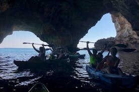 Aventura de caiaque e canoa: Leuca e as cavernas marinhas