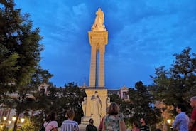 Tour histórico nocturno de Sevilla con historia encantada