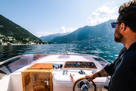 2 tunnin yksityinen risteily Como-järvellä moottoriveneellä