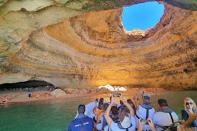 Bezoek aan de grotten van Benagil met dolfijnen kijken vanuit Albufeira
