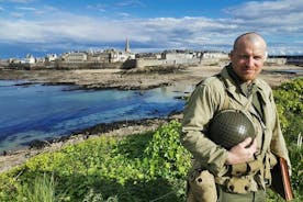 Unusual guided tour of Saint Malo in immersion in 1944