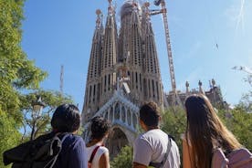 Fast-Track Sagrada Familia Guided Tour in Barcelona