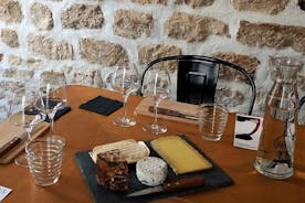 Pariisin viinin ja juuston yhdistämiskokemus pienryhmässä