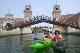 Tour in kayak sui canali di Venezia di 2 ore: esperienza premium di giorno