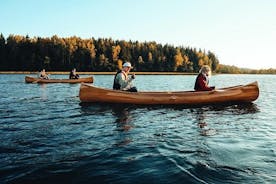Premium-opastettu kanoottiretki Plateliai-järvellä Käsintehty inventaario ja pikniksetti