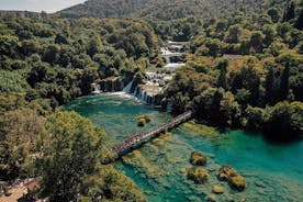 Excursão privada de dia inteiro às cachoeiras de Krka com degustação de vinhos