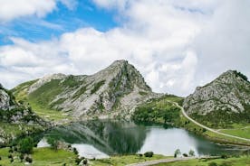 Excursão de dia inteiro Lagos de Covadonga e Santillana saindo de Santander