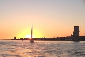 Segelbåt Sunset Group Tour i Lissabon med välkomstdrink