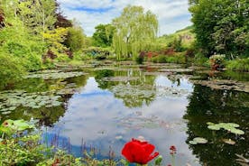Versailles Palace & Giverny Private Guided Tour with Lunch - Priority Access 