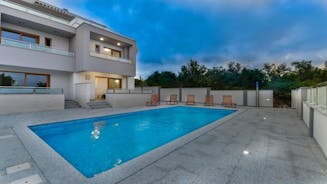 New Villa with pool and roof terrace